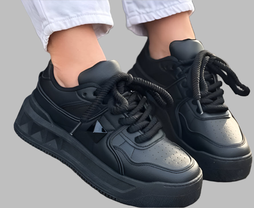 Adidași Valentino Garavani UBy – Îndrăzneală Modernă cu Rafinament Italian