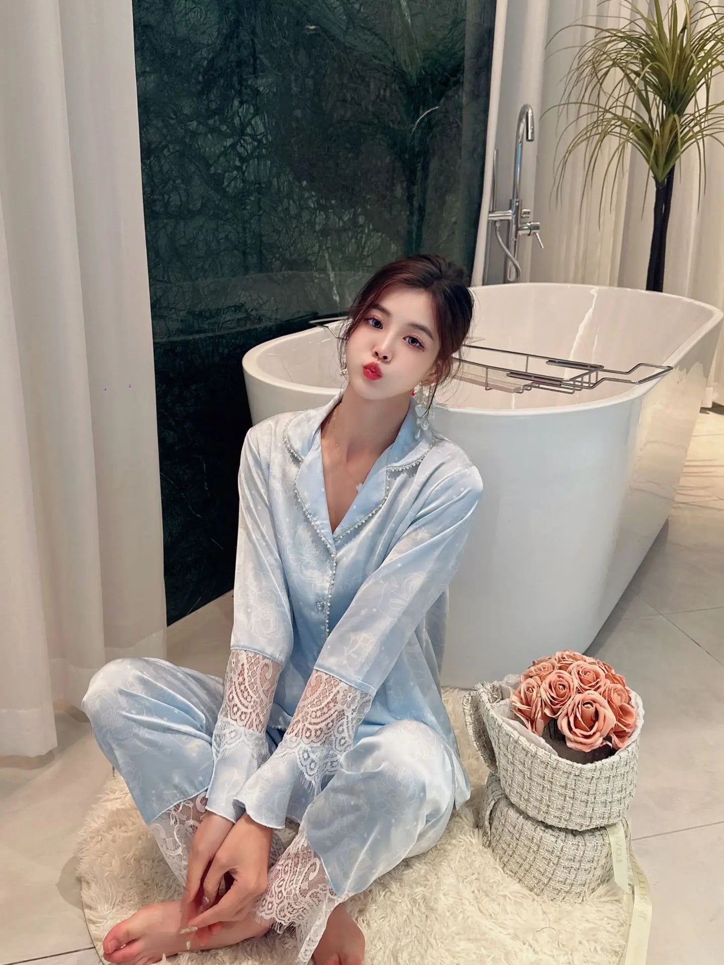 Pijamale de lux din satin de mătase pentru femei Set de 2 bucăți Set de dantelă de mărgele de modă Îmbrăcăminte pentru acasă Costume de pantaloni de primăvară Nouă îmbrăcăminte de salon liber