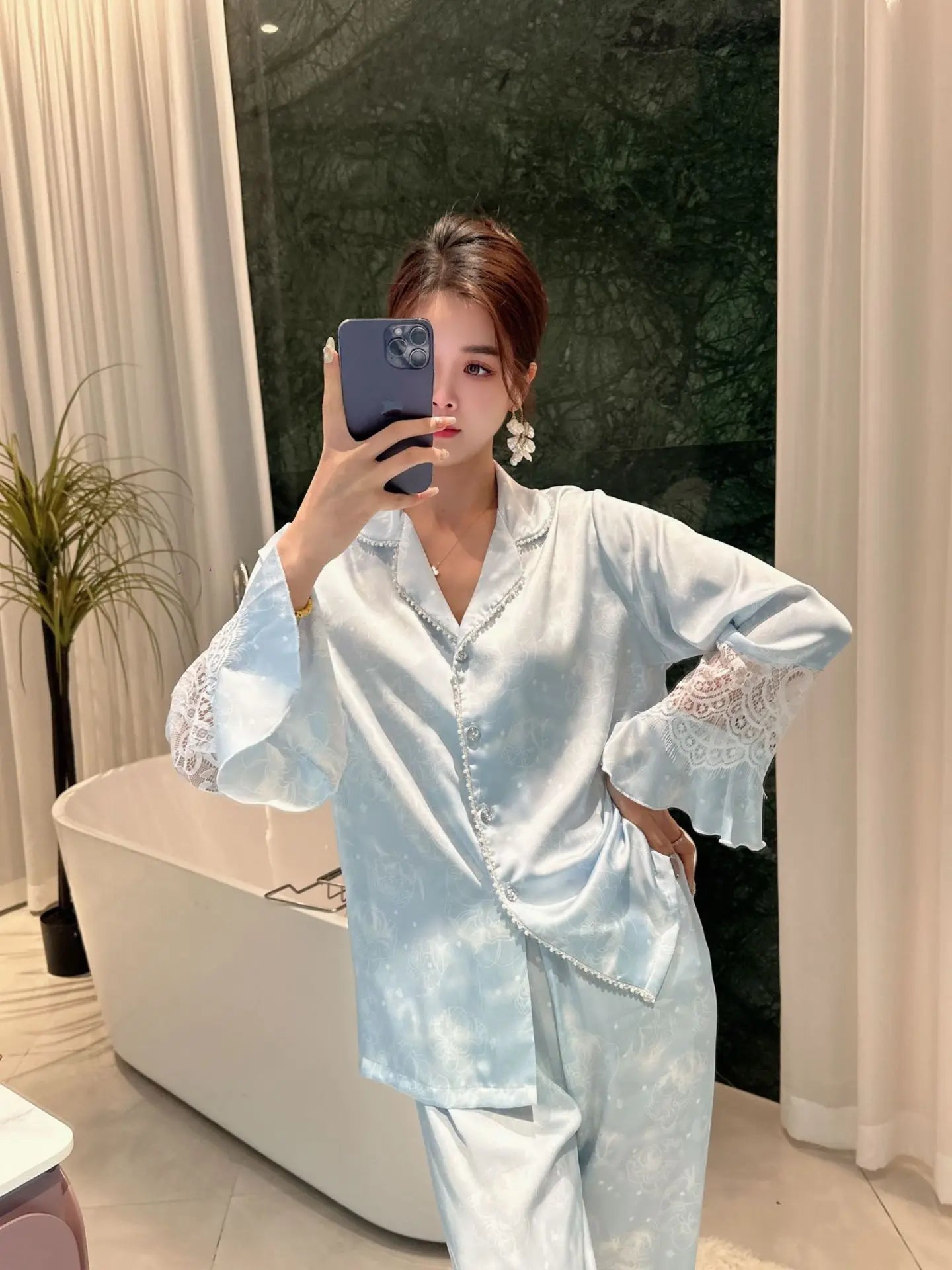 Pijamale de lux din satin de mătase pentru femei Set de 2 bucăți Set de dantelă de mărgele de modă Îmbrăcăminte pentru acasă Costume de pantaloni de primăvară Nouă îmbrăcăminte de salon liber