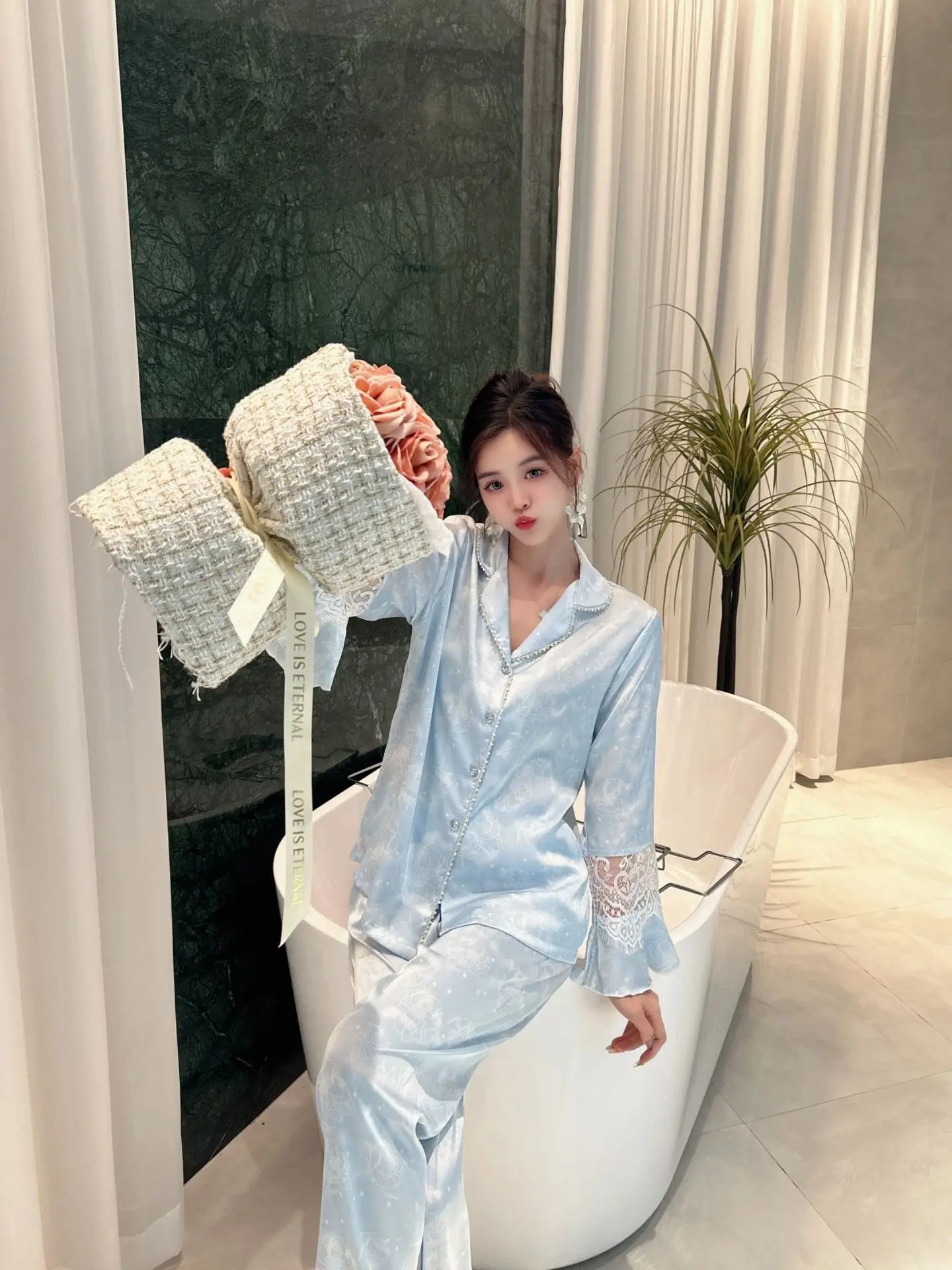 Pijamale de lux din satin de mătase pentru femei Set de 2 bucăți Set de dantelă de mărgele de modă Îmbrăcăminte pentru acasă Costume de pantaloni de primăvară Nouă îmbrăcăminte de salon liber