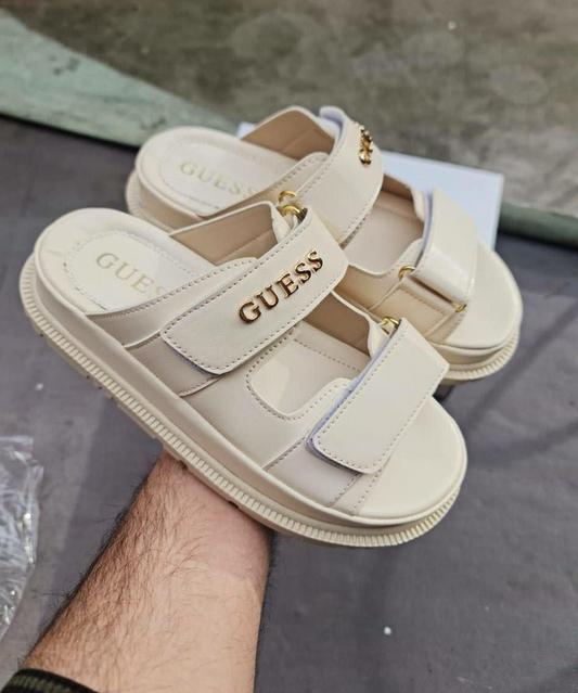 Papuci Guess – Stil Urban în Alb Imaculat